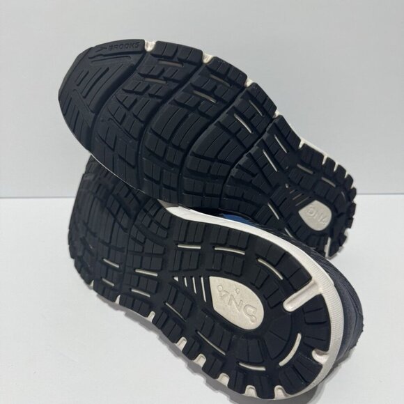 Athletic_Shoes